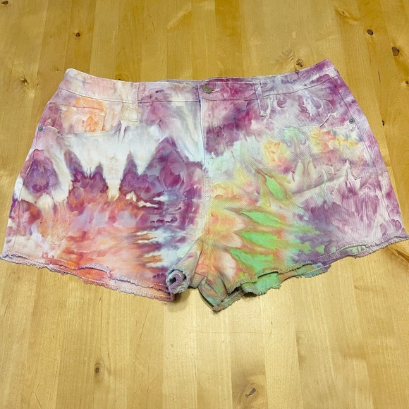 Wild Fable "Oscilatey" Custom Tie-Dye Shorts - Picture 1 of 6